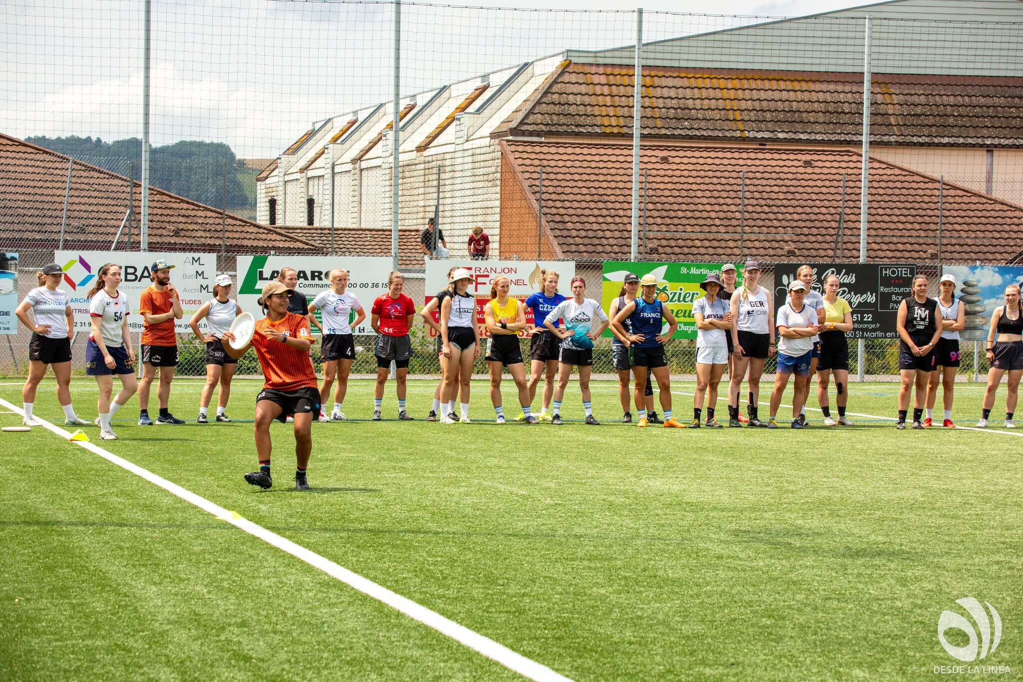 Valeria in front of Players